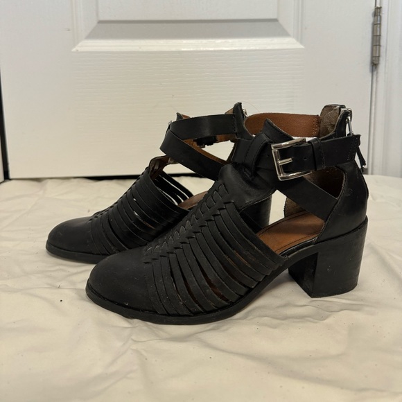 Little Burgundy Black Leather Cut Out Ankle Strap Sandals - Picture 2 of 4